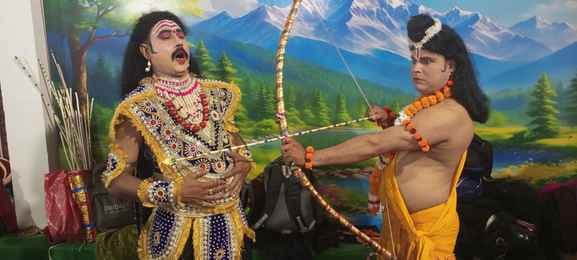 पुवायां के रामलीला मेले में जलता मेघनाद का पुतला। संवाद पुवायां के रामलीला मेले में जलता मेघनाद का पुतला। संवाद