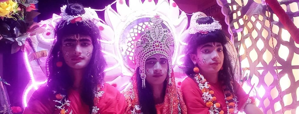 पुवायां में जेवां मोड़ से खुटार रोड हाईवे पर लगा जाम। संवाद
