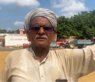 30 नई अनाज के अंदर खुले में पड़ा धान। संवाद 30 नई अनाज के अंदर खुले में पड़ा धान। संवाद