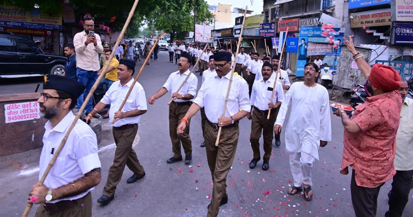 72 स्थानों पर निकाला पथ संचलन