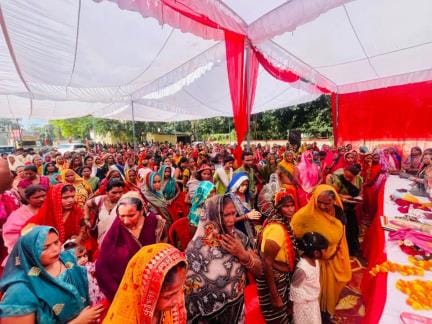 आशा बहुओं और आंगनबाड़ी सदस्यों ने सांसद को सुनाईं समस्याएं। आशा बहुओं और आंगनबाड़ी सदस्यों ने सांसद को सुनाईं समस्याएं।