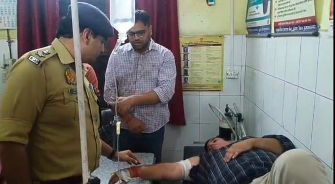 बुढ़ाना क्षेत्र के परासौली में मुठभेड़ के बाद मौके पर पुलिस : स्रोत पुलिस