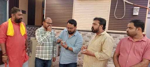 फोटो-14-उरई की गल्ली मंडी में जलता रावण का पुतला। संवाद फोटो-14-उरई की गल्ली मंडी में जलता रावण का पुतला। संवाद