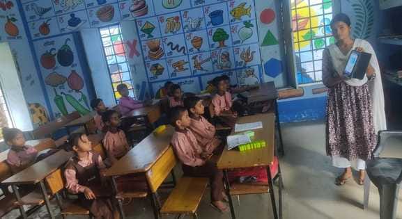फोटो 21: पिहानी के हर्रैया प्राथमिक विद्यालय के इंचार्ज प्रधानाध्यापक ब्रजेंद्र कुमार कक्षा कक् फोटो 21: पिहानी के हर्रैया प्राथमिक विद्यालय के इंचार्ज प्रधानाध्यापक ब्रजेंद्र कुमार कक्षा कक्
