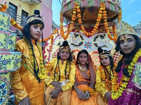 फोटो-41- सिद्धनाथ मंदिर में मंचन करते कलाकार। स्रोत: आयोजक