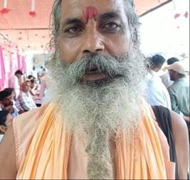 फोटो 45: सवायजपुर में शिकायतों को सुनते डीएम अनुनय झा, साथ में एसपी एके मीणा व अन्य अधिकारी। फोटो 45: सवायजपुर में शिकायतों को सुनते डीएम अनुनय झा, साथ में एसपी एके मीणा व अन्य अधिकारी।
