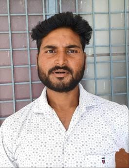 फोटो 45: सवायजपुर में शिकायतों को सुनते डीएम अनुनय झा, साथ में एसपी एके मीणा व अन्य अधिकारी। फोटो 45: सवायजपुर में शिकायतों को सुनते डीएम अनुनय झा, साथ में एसपी एके मीणा व अन्य अधिकारी।