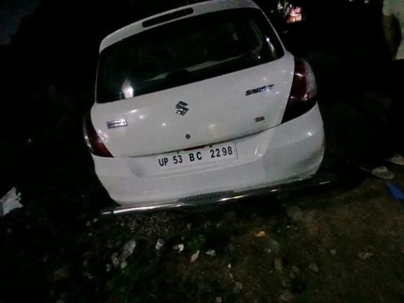 इंस्पेक्टर की पिटाई से घायल स्वास्थ्यकर्मी व कार। इंस्पेक्टर की पिटाई से घायल स्वास्थ्यकर्मी व कार।