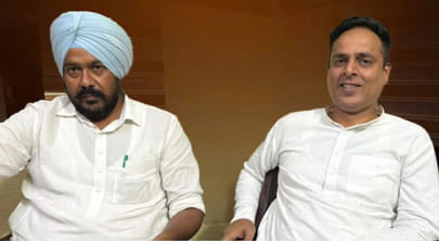 कुरुक्षेत्र। मामले को लेकर भाकियू पदाधिकारियों से चर्चा करते एएसपी, जिसके बाद गृह मंत्री को का कुरुक्षेत्र। मामले को लेकर भाकियू पदाधिकारियों से चर्चा करते एएसपी, जिसके बाद गृह मंत्री को का
