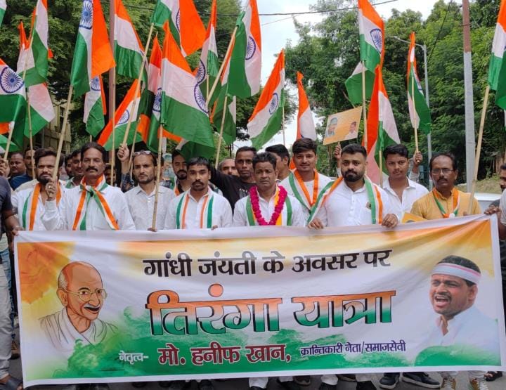 महात्मा गांधी और लाल बहादुर शास्त्री को याद किया।