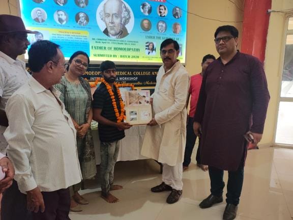 महात्मा गांधी और लाल बहादुर शास्त्री को याद किया।