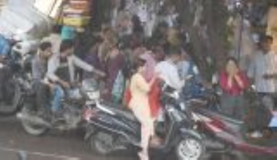 राजधानी में शुक्रवार को सुबह और रात में बारिश हुई। 
