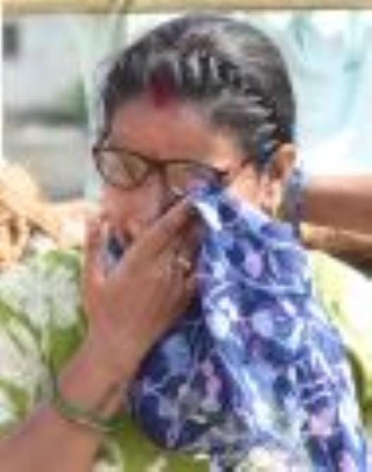 सिंदूरी आभा में डूबी मां दुर्गा की विदाई यात्रा सिंदूरी आभा में डूबी मां दुर्गा की विदाई यात्रा