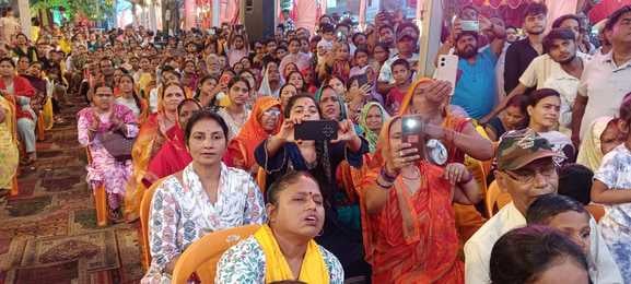 शहर में निकाली गई भव्य ज्योति यात्रा का पूजन करते आयोजक कमल सेन,साथ में भाजपा असम प्रभारी पूर्व