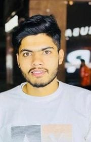 शव गांव पहुंचा तो लगी ग्रामीणों व परिजनों की भीड़। संवाद शव गांव पहुंचा तो लगी ग्रामीणों व परिजनों की भीड़। संवाद