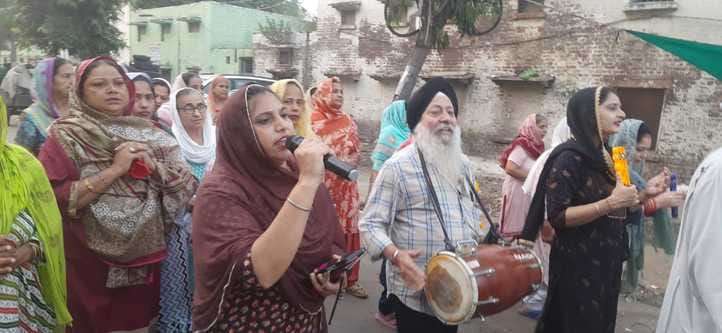 अंबाला छावनी में निकाली गई प्रभातफेरी में नाम सिमरण करते श्रद्धालु। प्रवक्ता अंबाला छावनी में निकाली गई प्रभातफेरी में नाम सिमरण करते श्रद्धालु। प्रवक्ता