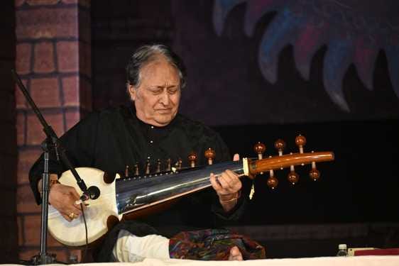 कौलागढ़ रोड स्थित अंबेडकर स्टेडियम में आयोजित  विरासत महोत्सव का राज्यपाल लेफ्टिनेंट जनरल गुरम
