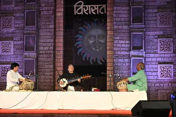कौलागढ़ रोड स्थित अंबेडकर स्टेडियम में आयोजित  विरासत महोत्सव का राज्यपाल लेफ्टिनेंट जनरल गुरम