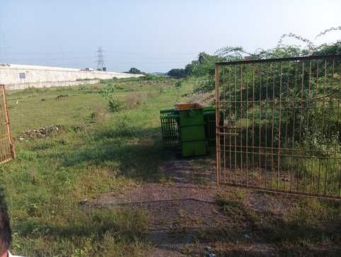 खाली पड़ा चबूतरा