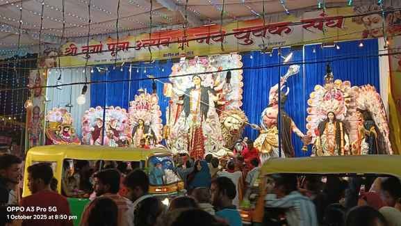 मंगल बाजार में स्थापित कन्हैया लाल ढोढे राम पूजा समिति की पहली दुर्गा प्रतिमा