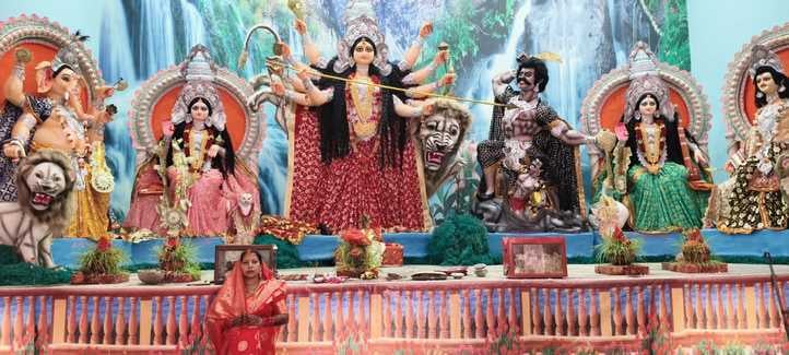 मंगल बाजार में स्थापित कन्हैया लाल ढोढे राम पूजा समिति की पहली दुर्गा प्रतिमा