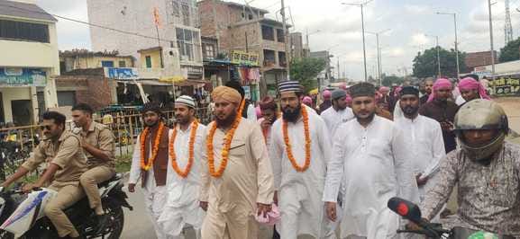 शहर में जुलूस ए गौसिया में शामिल अकीदतमंदों की भीड़। संवाद शहर में जुलूस ए गौसिया में शामिल अकीदतमंदों की भीड़। संवाद