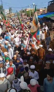 शहर में जुलूस ए गौसिया में शामिल अकीदतमंदों की भीड़। संवाद शहर में जुलूस ए गौसिया में शामिल अकीदतमंदों की भीड़। संवाद