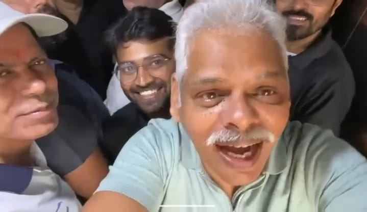 आरडीसी इलाके स्थित दुबई मॉल की लिफ्ट में फंसे टीवी एक्टर गुलशन पांडे। स्रोत: वीडियोग्रैब