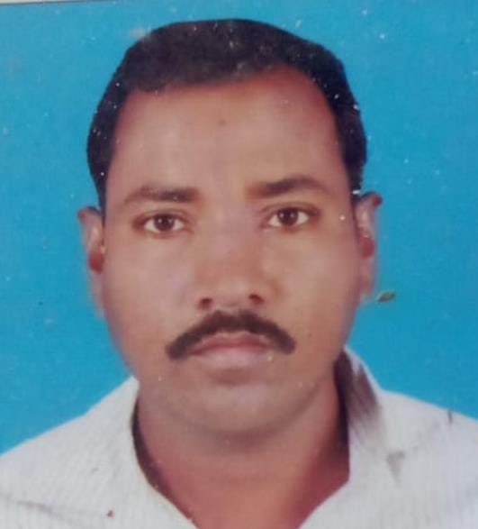 बलरामपुर के अमघटी जंगल में रोती मृतक की पत्नी ।-संवाद बलरामपुर के अमघटी जंगल में रोती मृतक की पत्नी ।-संवाद