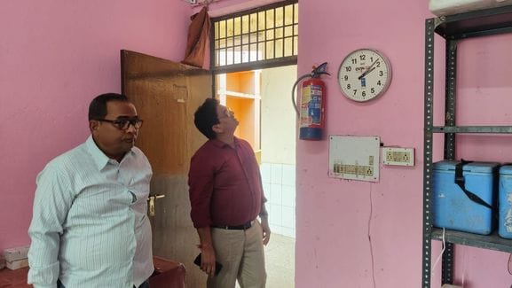 फोटो-06एयूआरपी 35 - बिना पाइप का खाली पड़ा बॉक्स। संवाद