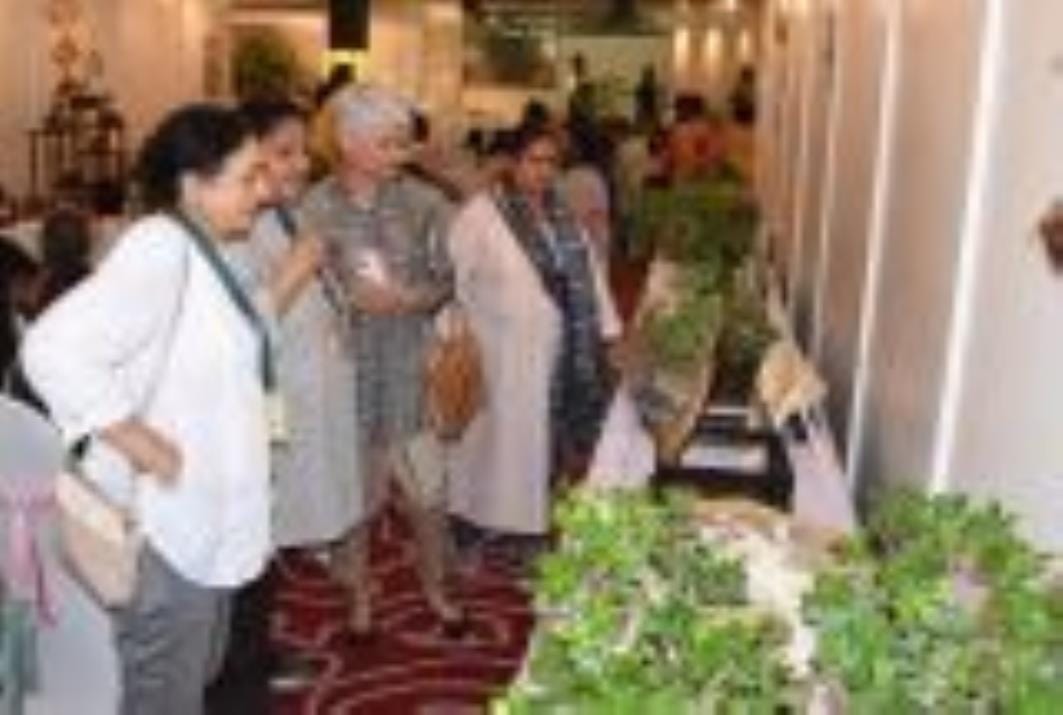 महानगर स्थित होटल में रविवार को अवध बोनसाई एसोसिएशन की ओर सिल्वर जुबली सेलिब्रेशन के तहत कार्यक महानगर स्थित होटल में रविवार को अवध बोनसाई एसोसिएशन की ओर सिल्वर जुबली सेलिब्रेशन के तहत कार्यक