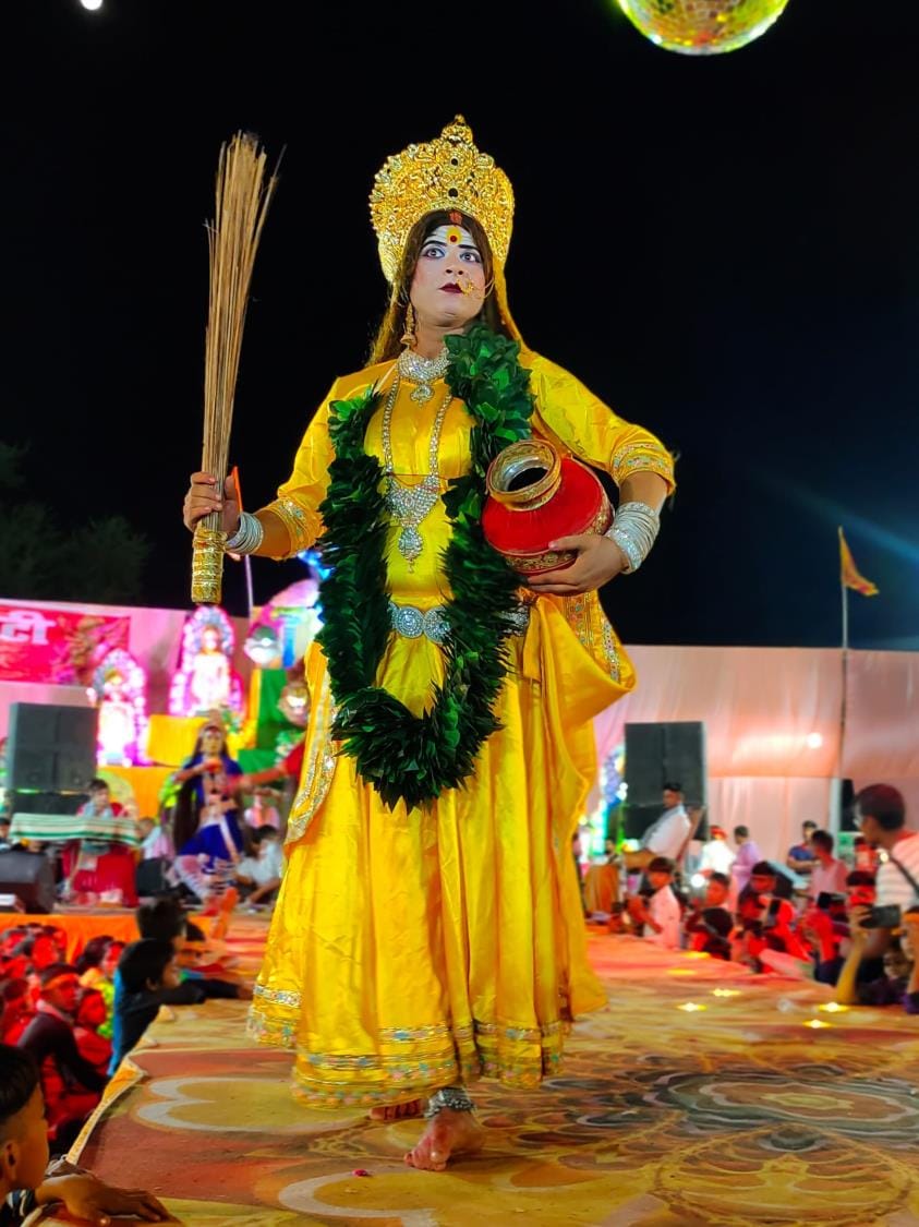 निगोहां कस्बे में आयोजित 10वें जागरण के दौरान विभिन्न रूपों में निकली झांकियां। निगोहां कस्बे में आयोजित 10वें जागरण के दौरान विभिन्न रूपों में निकली झांकियां।