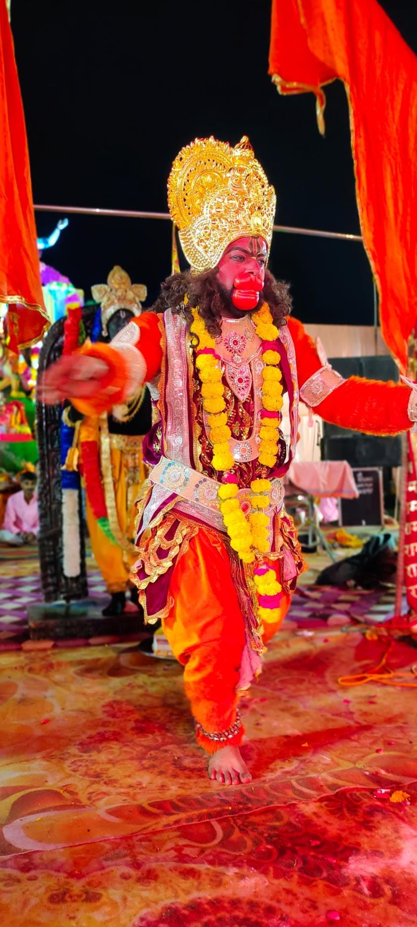 निगोहां कस्बे में आयोजित 10वें जागरण के दौरान विभिन्न रूपों में निकली झांकियां। निगोहां कस्बे में आयोजित 10वें जागरण के दौरान विभिन्न रूपों में निकली झांकियां।