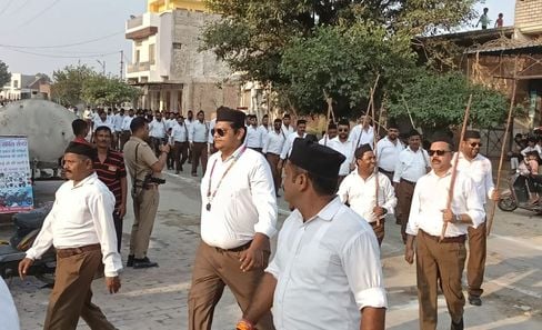 नाधा में बाल स्वयंसेवक भी पथ संचलन में हुए शामिल। संवाद