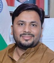 उस्मानबाग चौकी के पास दिन में जल रही हाई मॉस्ट लाइट। संवाद उस्मानबाग चौकी के पास दिन में जल रही हाई मॉस्ट लाइट। संवाद