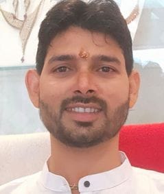 उस्मानबाग चौकी के पास दिन में जल रही हाई मॉस्ट लाइट। संवाद उस्मानबाग चौकी के पास दिन में जल रही हाई मॉस्ट लाइट। संवाद