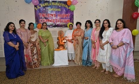 06जेएनडी07: हरियाणवी गीत पर नृत्य करते हुए छात्रा। स्रोत : संस्थान 06जेएनडी07: हरियाणवी गीत पर नृत्य करते हुए छात्रा। स्रोत : संस्थान