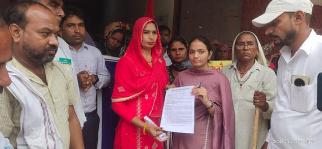 06kht_20बीडीपीओ कार्यालय में प्रदर्शन करते मनरेगा मजदूर