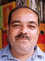 फोटो-07 एयूआरपी 15 दुकान पर साड़ी देखतीं महिलाएं। संवाद फोटो-07 एयूआरपी 15 दुकान पर साड़ी देखतीं महिलाएं। संवाद