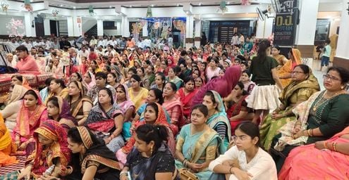 फोटो-17-कथा सुनातीं साध्वी गोपिका। संवाद फोटो-17-कथा सुनातीं साध्वी गोपिका। संवाद