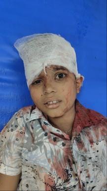 फोटो-32, हादसे के बाद क्षतिग्रस्त भवन को देखते लोग। संवाद फोटो-32, हादसे के बाद क्षतिग्रस्त भवन को देखते लोग। संवाद