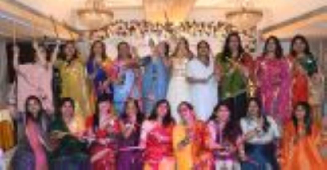 हजरतगंज स्थित कैफे में इनर व्हील क्लब ऑफ प्रेरणा की ओर से सोमवार को रास रंग कार्यक्रम हुआ। हजरतगंज स्थित कैफे में इनर व्हील क्लब ऑफ प्रेरणा की ओर से सोमवार को रास रंग कार्यक्रम हुआ।