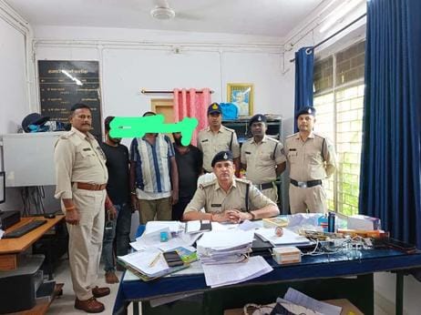 जप्त नशीली सिरप।