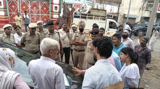 कुरुक्षेत्र। पुलिस बल के साथ सामुदायिक केंद्र पर नगर परिषद ने लिया कब्जा। संवाद