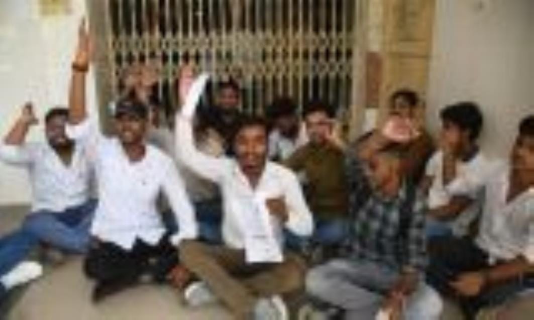 लविवि : प्रवेश प्रक्रिया में असंतोष पर कुलपति को दिया ज्ञापन लविवि : प्रवेश प्रक्रिया में असंतोष पर कुलपति को दिया ज्ञापन