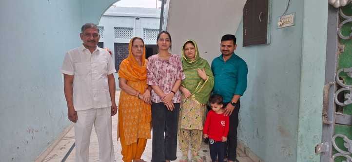 पिहोवा। रिसर्चर चेतना राणा अपने परिवार के साथ। स्वयं पिहोवा। रिसर्चर चेतना राणा अपने परिवार के साथ। स्वयं