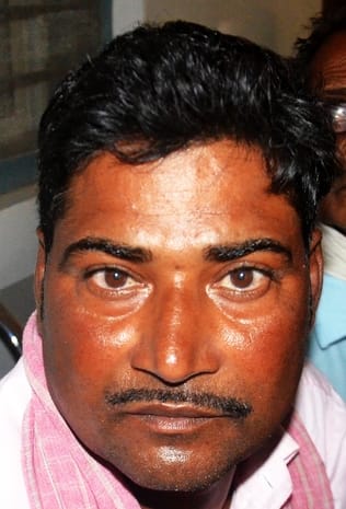पुराने जिला अस्पताल स्थित सभागार में प्रमाण पत्र बनवाने के लिए बैठे दिव्यांग। संवाद