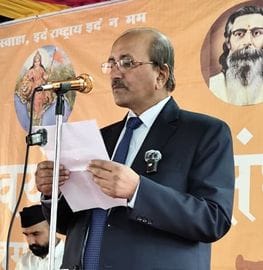 राजगढ़ के सनातन धर्म मंदिर में आयोजित कार्यक्रम में मौजूद स्वयंसेवक। संवाद