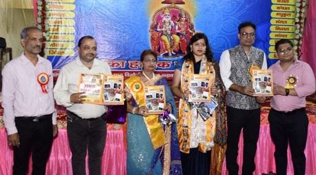 रुदायन में राम लीला मंचन में राम-लक्ष्मण के साथ गुरू वशिष्ठ। संवाद रुदायन में राम लीला मंचन में राम-लक्ष्मण के साथ गुरू वशिष्ठ। संवाद