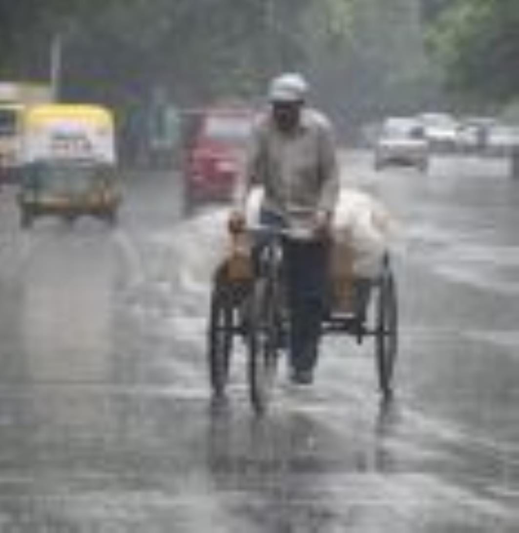 सोमवार दोपहर बाद राजधानी के विभिन्न इलाकों में हुई बारिश। सोमवार दोपहर बाद राजधानी के विभिन्न इलाकों में हुई बारिश।